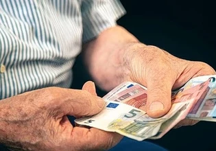 Μαζική η φυγή προς τη σύνταξη – Υπολογίζεται ότι θα ξεπεράσουν τις 110.000 οι αιτήσει το πρώτο 6μηνο του 2026