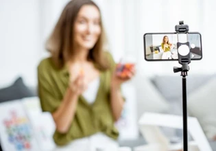 Φοροδιαφυγή: Στο στόχαστρο της ΑΑΔΕ οι influencers – Στο μικροσκόπιο οι αναρτήσεις στα social media