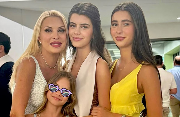 Ελένη Μενεγάκη: Περήφανη μητέρα στην αποφοίτηση της κόρης της Βαλέριας