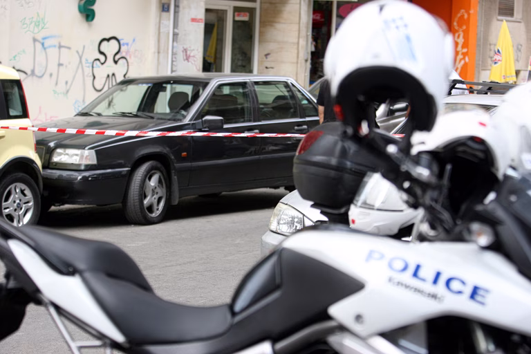 Κινηματογραφική καταδίωξη στην Πετρούπολη – Ανήλικος εμβόλισε μοτοσικλέτα της ΔΙΑΣ, τραυματίζοντας αστυνομικό