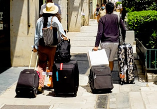 Αυξήθηκαν στην ΕΕ οι κρατήσεις βραχυχρόνιας μίσθωσης – Οι δημοφιλέστεροι προορισμοί