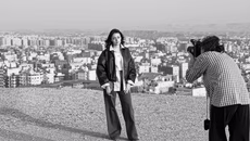 Η Παλαιστίνια δημοσιογράφος Πλέστια Αλακάντ μοιράζεται την κουλτούρα (και την ελπίδα) που τη συγκινεί