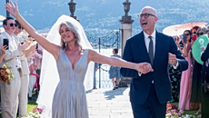To supermodel Πoλίνα Πορίζκοβα στα 61 της – Έσπασε την παράδοση του νυφικού στον γάμο της με τον Τζεφ Γκόλντσταϊν