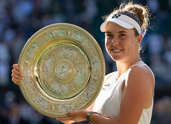 Wimbledon: Η Νόσκοβα είναι η νέα «βασίλισσα» της διοργάνωσης (vids+pics)