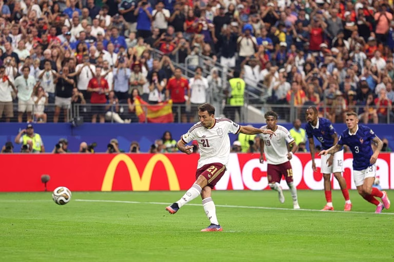 Ο Οϊαρθάμπαλ έκανε το 1-0 για την Ισπανία, με πέναλτι που κέρδισε ο Γιαμάλ (vid)