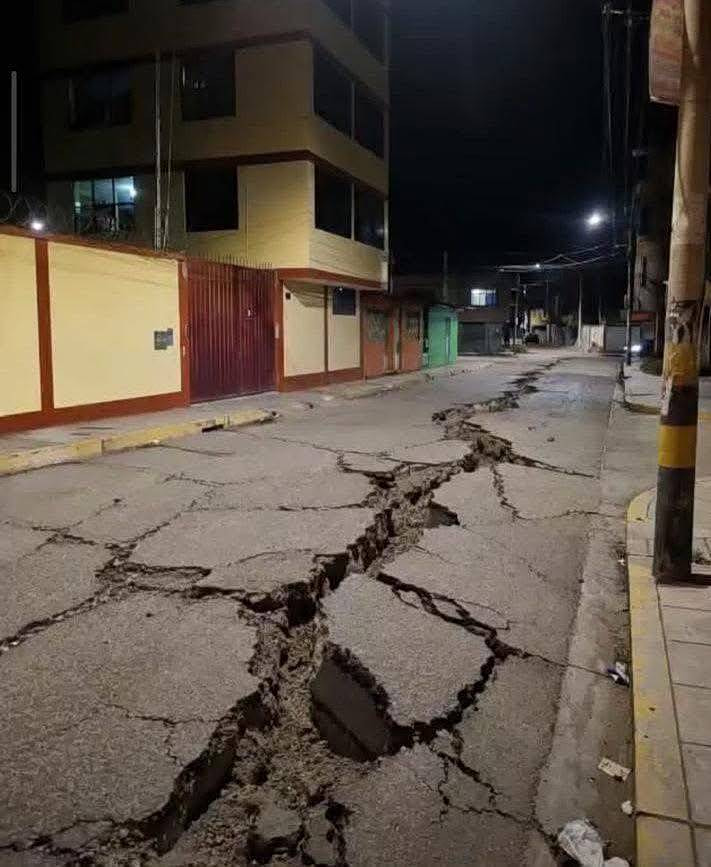 Ρωγμή σε δρόμο στο Περού μετά τον σεισμό - Πηγή: Χ
