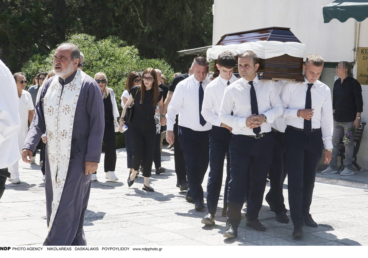 Τζένη Ζαχαροπούλου: Σε κλίμα συγκίνησης το τελευταίο «αντίο» στην ηθοποιό