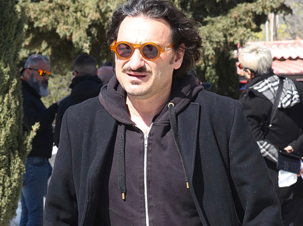 Βασίλης Χαραλαμπόπουλος: Με δάκρυα αποχαιρέτησε τη Μάρω Κοντού στο τέλος της παράστασης του