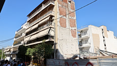 «Πάνω από 15 μέρες είχε πάρει κλίση η πολυκατοικία» – Οι προειδοποιήσεις ενοίκων και οι απαντήσεις των υπευθύνων