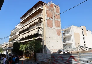 «Πάνω από 15 μέρες είχε πάρει κλίση η πολυκατοικία» – Οι προειδοποιήσεις ενοίκων και οι απαντήσεις των υπευθύνων