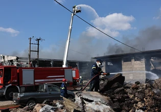 Ασπρόπυργος: Καταστράφηκε η επιχείρηση από τη φωτιά – 11 άνθρωποι στα νοσοκομεία – Βίντεο από τη στιγμή της έκρηξης
