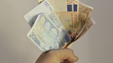 Πώς να προστατέψετε τις καταθέσεις από κατασχέσεις