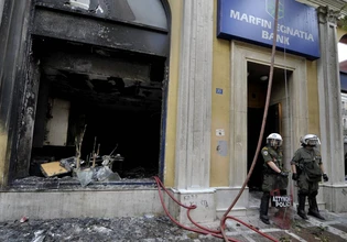 Μαρφίν: Τρία ακόμα άτομα ελέγχονται για συμμετοχή στην εμπρηστική επίθεση με τους τρεις νεκρούς εργαζόμενους