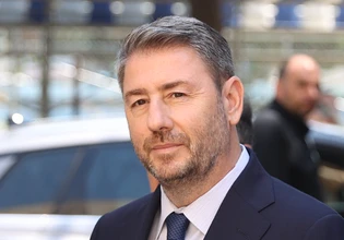 Ο Νίκος Ανδρουλάκης δοκιμάζεται σε ποδοσφαιρικό challenge μνήμης – Νέο βίντεο στο TikTok