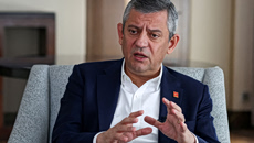 Τουρκία: Αναδιαμορφώνεται το πολιτικό σκηνικό – Ο Οζγκιούρ Οζέλ ιδρύει νέο κόμμα