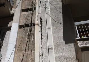 Κυψέλη: Οι ρωγμές του τρόμου, η άρνηση των κατοίκων για μερεμέτια και οι απαιτήσεις για ασφάλεια