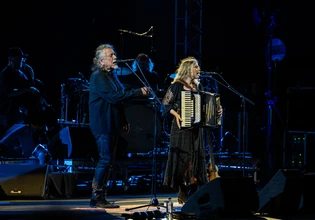 Η φωνή των Led Zeppelin μάγεψε το Sani Festival: Sold out η συναυλία του Ρόμπερτ Πλαντ