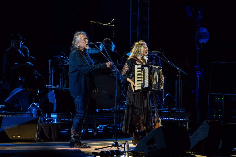 Η φωνή των Led Zeppelin μάγεψε το Sani Festival: Sold out η συναυλία του Ρόμπερτ Πλαντ