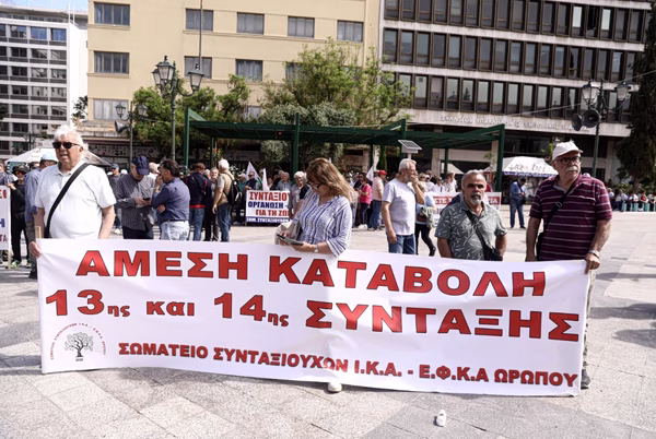 Κόντρα ΠΑΣΟΚ-ΝΔ για την 13η σύνταξη – «Γαλάζιος Κατρούγκαλος» ο Μητσοτάκης, λέει ο Τσουκαλάς στον Π. Μαρινάκη