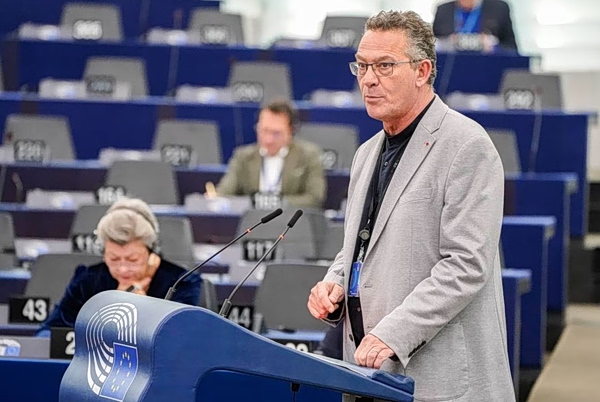 Αρβανίτης για Μητσοτάκη: Η κυβέρνηση της συγκάλυψης πανηγυρίζει για το Κράτος Δικαίου μετά την έκθεση της ΕΕ