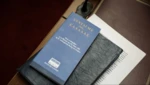 «Το πρόβλημα δεν είναι το Σύνταγμα, αλλά όσοι το παραβιάζουν» – Οι συνταγματολόγοι Ακρίτας Καϊδατζής και Χαράλαμπος Κουρουνδής στο in