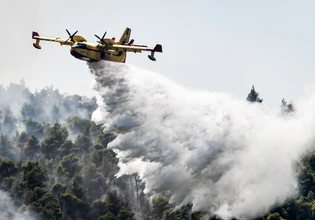 Φωτιά στην Οινόη: Συναγερμός στην Πυροσβεστική – Σηκώθηκαν 10 εναέρια