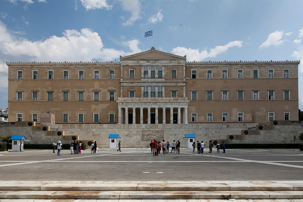 Το πολιτικό θερμόμετρο ανεβαίνει επικίνδυνα, οι υποκλοπές ξανά στο προσκήνιο