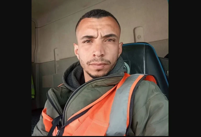 Οδηγός ανθρωπιστικής βοήθειας πυροβολήθηκε στο κεφάλι από στρατιώτη του Ισραήλ ενώ στέκονταν με τα χέρια ψηλά