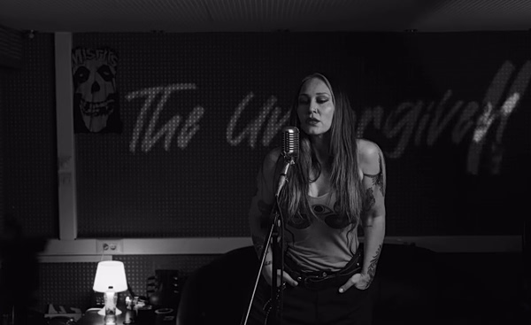 Η Πηνελόπη Αναστασοπούλου διασκεύασε το Unforgiven II και οι Metallica ενθουσιάστηκαν