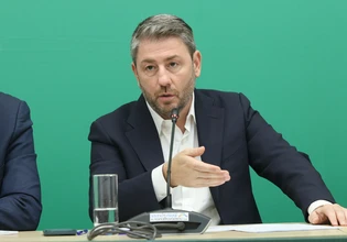 Ανδρουλάκης: Μαφία, συμμορία, υπόκοσμο θυμίζουν όσα είπε ο Δημητριάδης, να απαντήσει το «αφεντικό» – «Προστατεύει την οικογένεια»