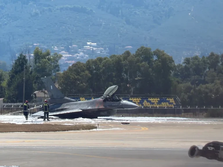 Ζάκυνθος: Η στιγμή που το F-16 κάνει αναγκαστική προσγείωση
