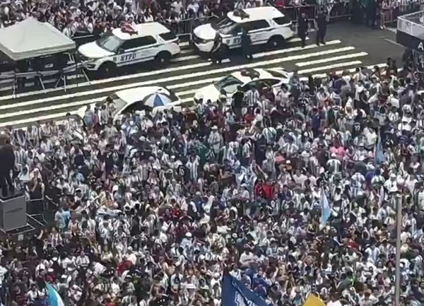Μουντιάλ 2026: Η Times Square «πλημμύρισε» από τους οπαδούς της Αργεντινής ενόψει τελικού (vids)