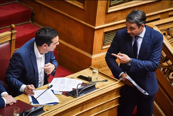Ο «αδωνισμός» ως τακτική στοχοποίησης: Πως και γιατί ο Κυριάκος Μητσοτάκης θέλει να πλήξει τον Αλέξη Τσίπρα