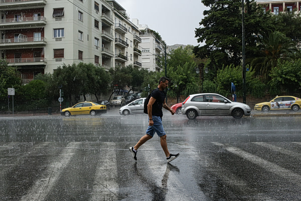 Άστατος ο καιρός την Παρασκευή – Καταιγίδες στην Αττική
