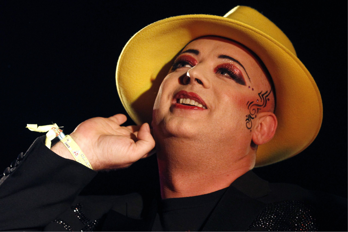 Boy George: Οργή για το νέο τραγούδι του – «Εσείς λέτε γενοκτονία, εγώ λέω πόλεμο» λέει για τη Γάζα