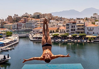Cliff Diving 2026: Οι πιο εντυπωσιακές βουτιές για ακόμα μια χρονιά στον Άγιο Νικολάο Κρήτης