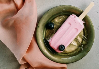 Συνταγή: Strawberry velvet yogurt