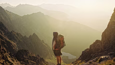 Solo travel: Αυτοί είναι οι ασφαλέστεροι προορισμοί για ταξίδι χωρίς παρέα – Η πλειοψηφία είναι στην Ευρώπη