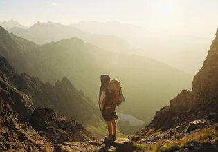Solo travel: Αυτοί είναι οι ασφαλέστεροι προορισμοί για ταξίδι χωρίς παρέα – Η πλειοψηφία είναι στην Ευρώπη