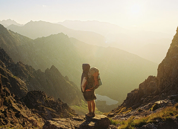 Solo travel: Αυτοί είναι οι ασφαλέστεροι προορισμοί για ταξίδι χωρίς παρέα – Η πλειοψηφία είναι στην Ευρώπη