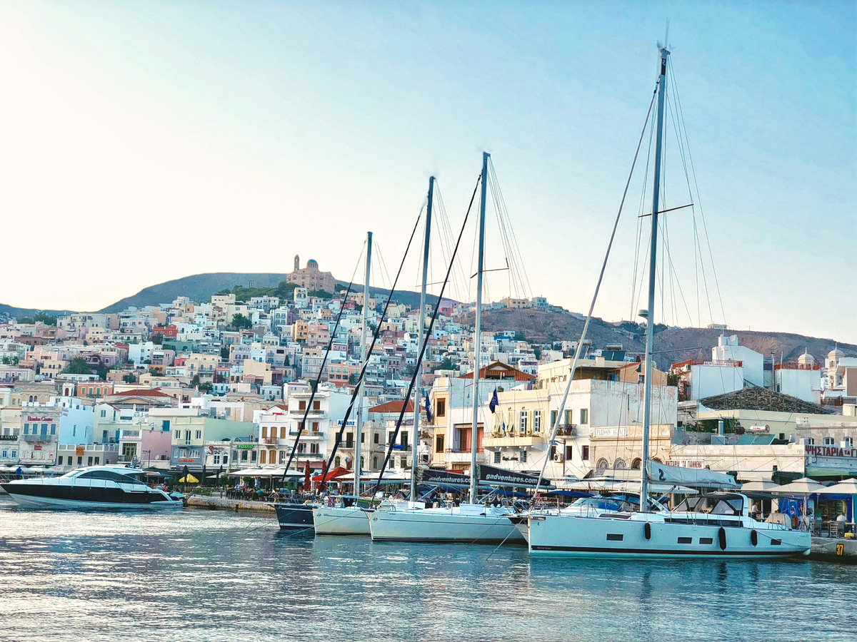 Σύρος: Το νησί που κερδίζει τις καρδιές των Ευρωπαίων ταξιδιωτών