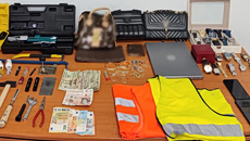 Συνελήφθησαν οι διαρρήκτες με τα φωσφοριζέ γιλέκα – Πώς έμπαιναν σε διαμερίσματα παριστάνοντας εργάτες συνεργείου