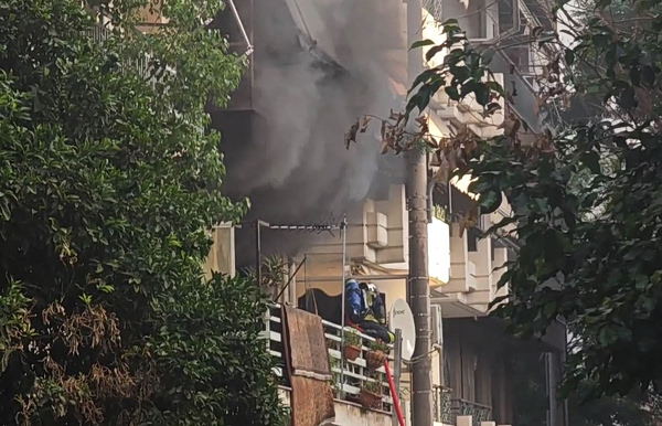 Φωτιά σε διαμέρισμα στον Πειραιά
