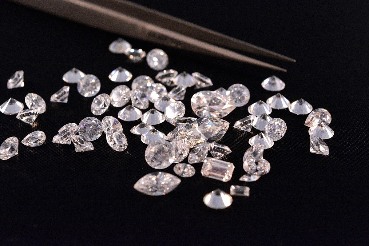 De Beers: Διαμάντια σε εκπτώσεις