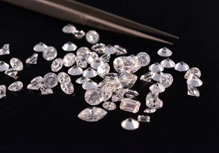 De Beers: Διαμάντια σε εκπτώσεις