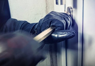 Εξαρθρώθηκε σπείρα διαρρηκτών στην Αττική – Πάνω από 865.000 ευρώ η λεία τους από κλοπές σε 24 σπίτια