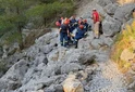 Ικαρία: Γαλλίδα τουρίστρια έπεσε σε γκρεμό – Απεγκλωβίστηκε τραυματισμένη