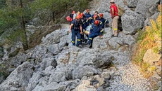 Ικαρία: Γαλλίδα τουρίστρια έπεσε σε γκρεμό – Απεγκλωβίστηκε τραυματισμένη