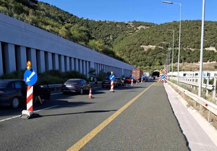 Φωτιά σε ΙΧ στην Εγνατία Οδό προκάλεσε ουρές χιλιομέτρων