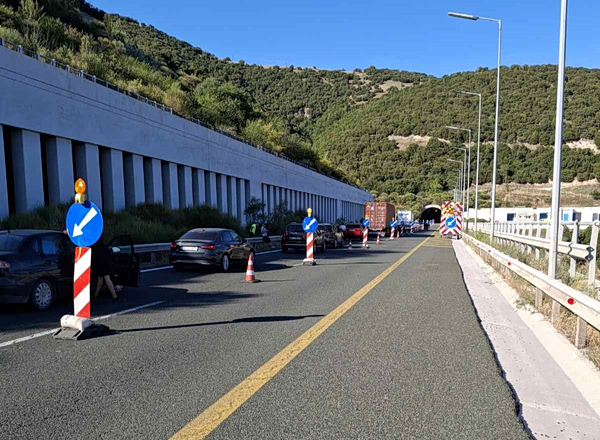 Φωτιά σε ΙΧ στην Εγνατία Οδό προκάλεσε ουρές χιλιομέτρων